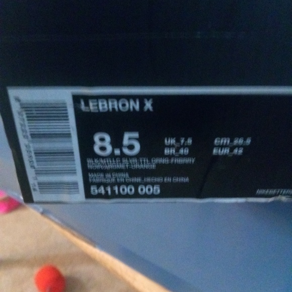 Nike shoe - Picture 2 of 3